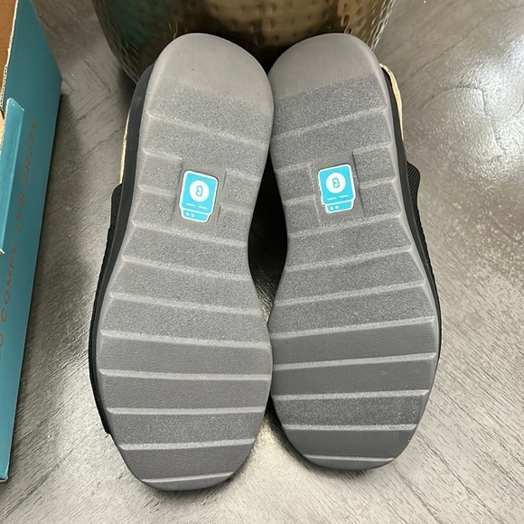 BZees Nouveau Slingback Sandal in Black Engineered Knit - Picture 4 of 12